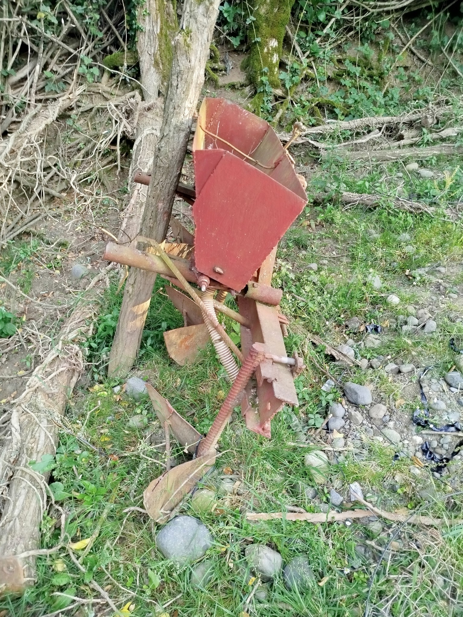 ტრაქტორი იმპლემენტებით