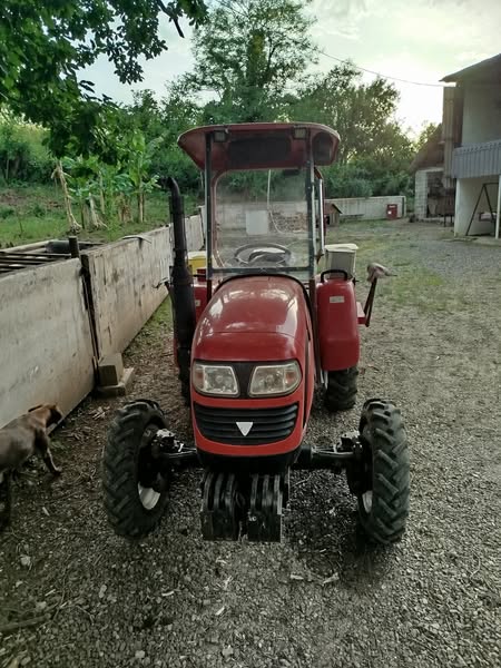 ტრაქტორი იმპლემენტებით