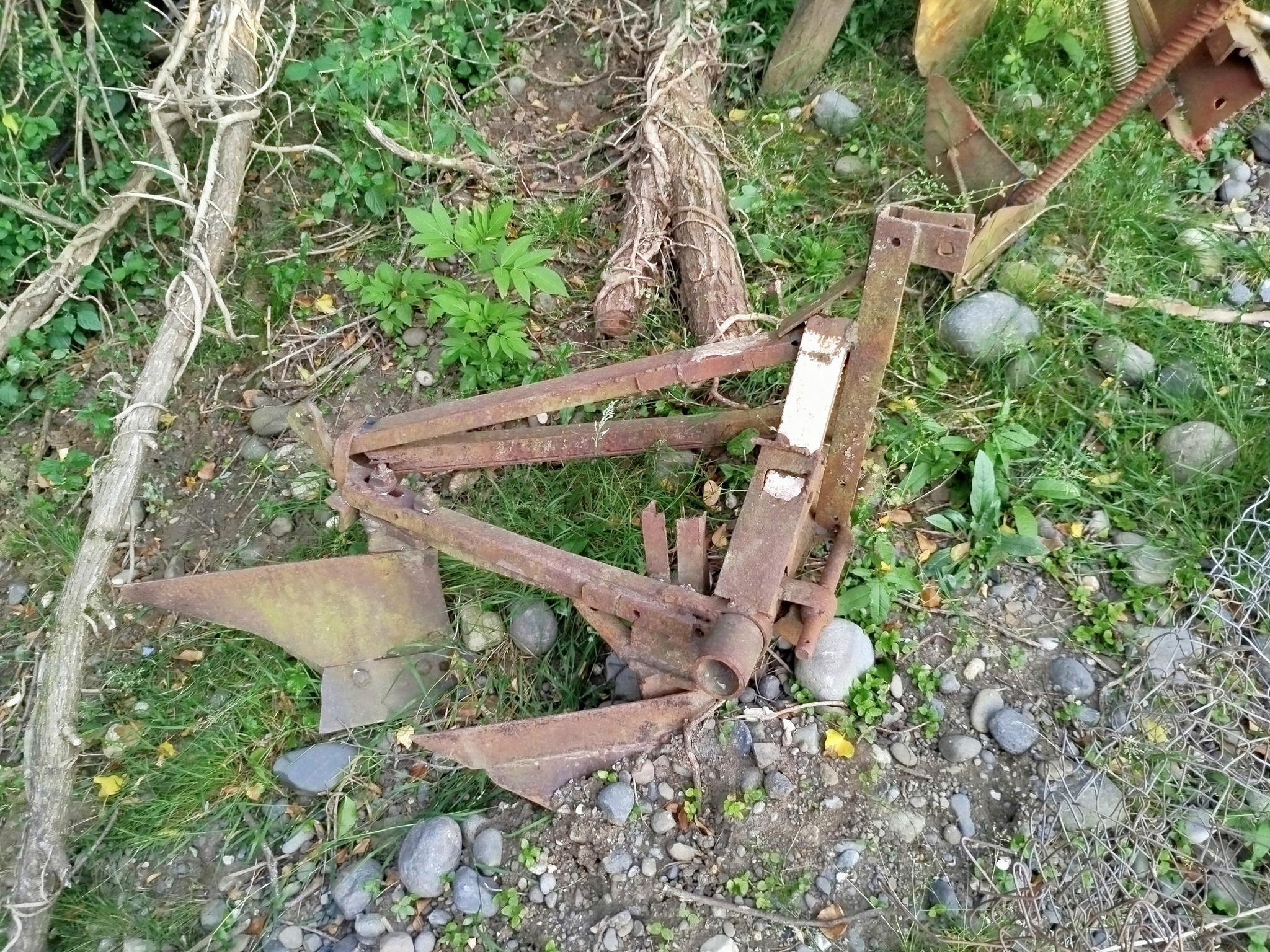 ტრაქტორი იმპლემენტებით