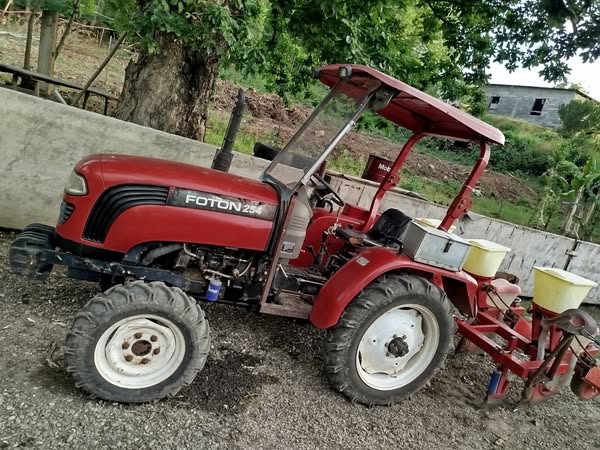 ტრაქტორი იმპლემენტებით