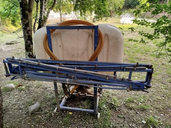 ტრაქტორი იმპლემენტებით